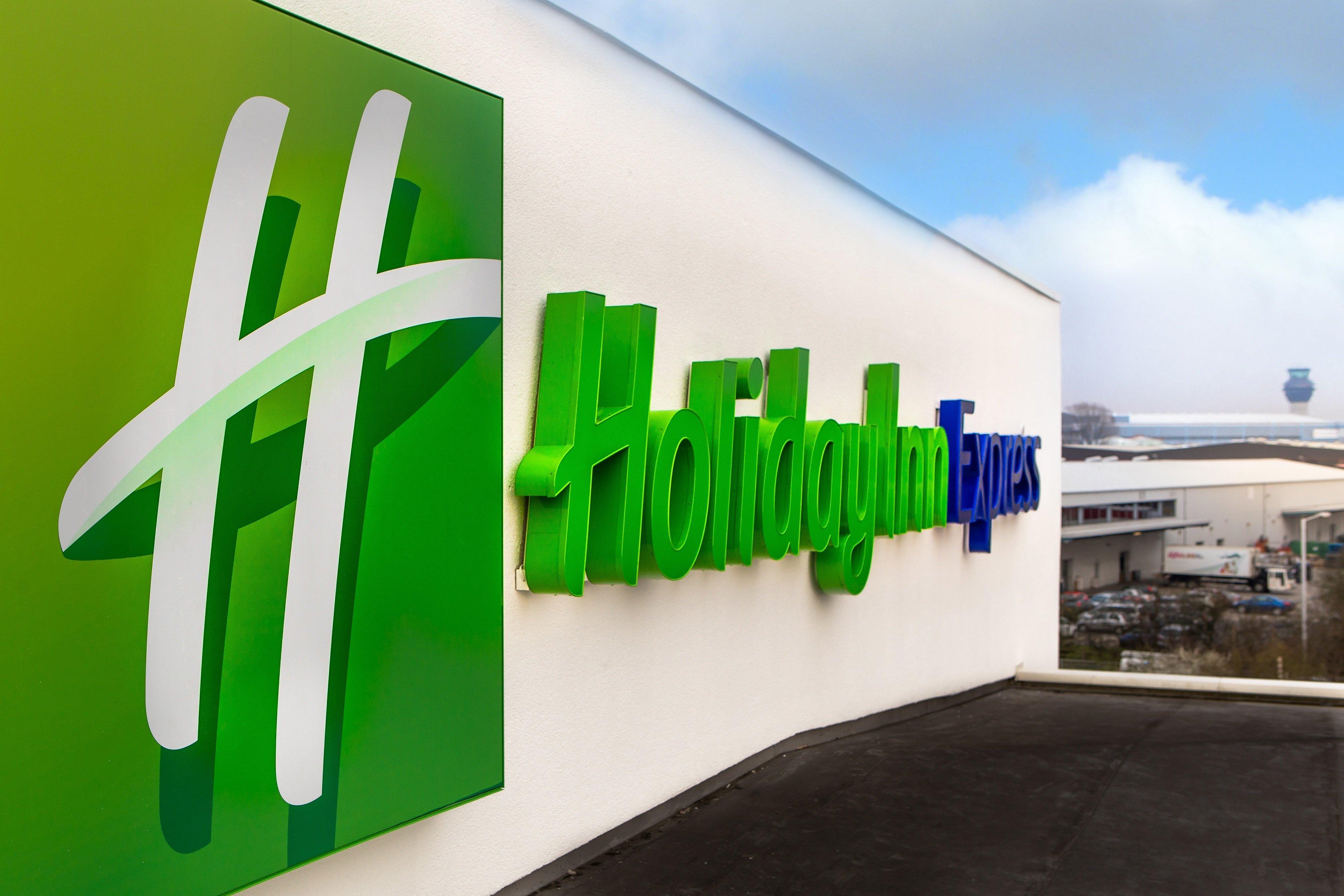 Holiday Inn Express Manchester Airport By Ihg Ringway Экстерьер фото