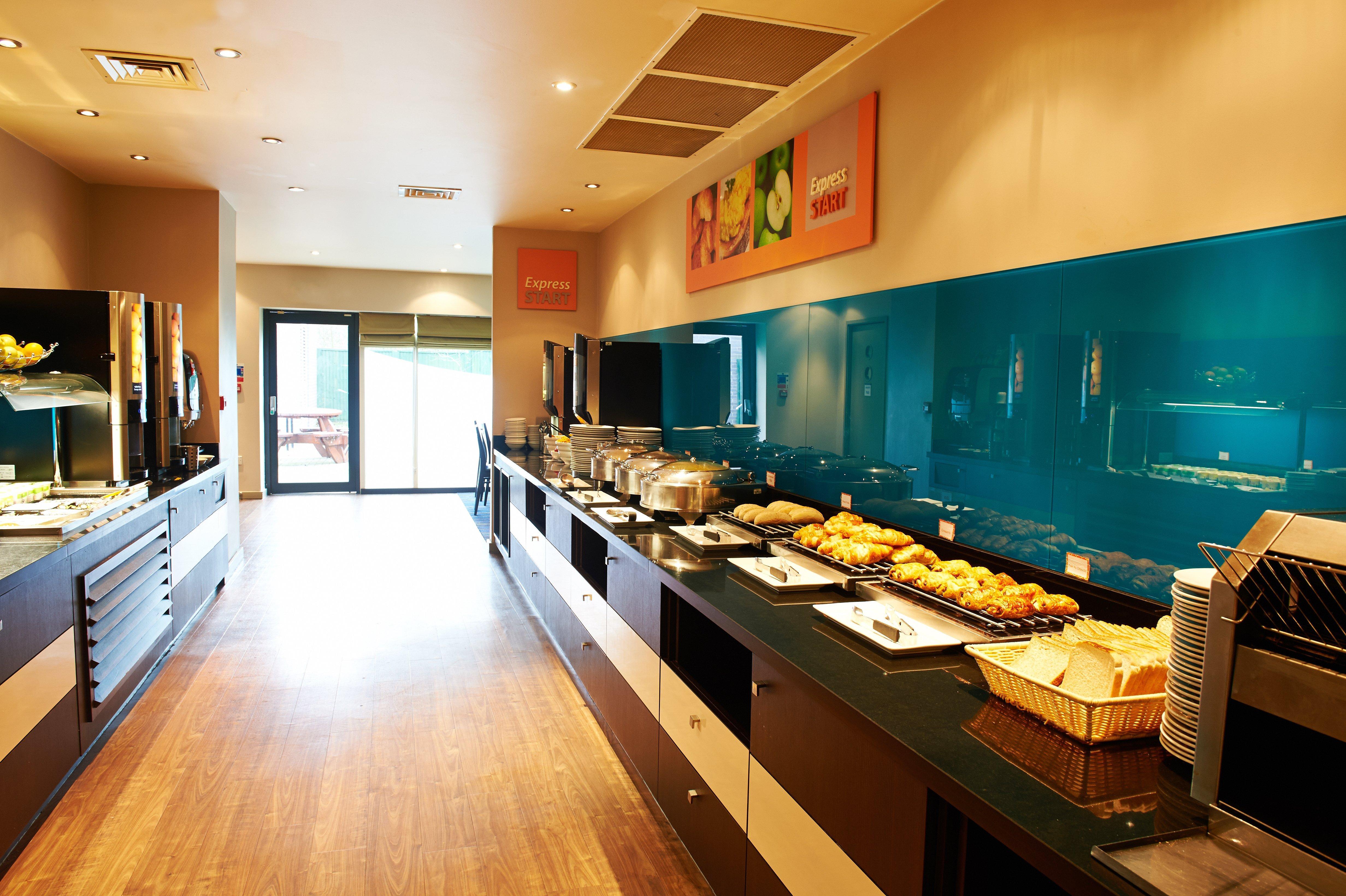 Holiday Inn Express Manchester Airport By Ihg Ringway Экстерьер фото