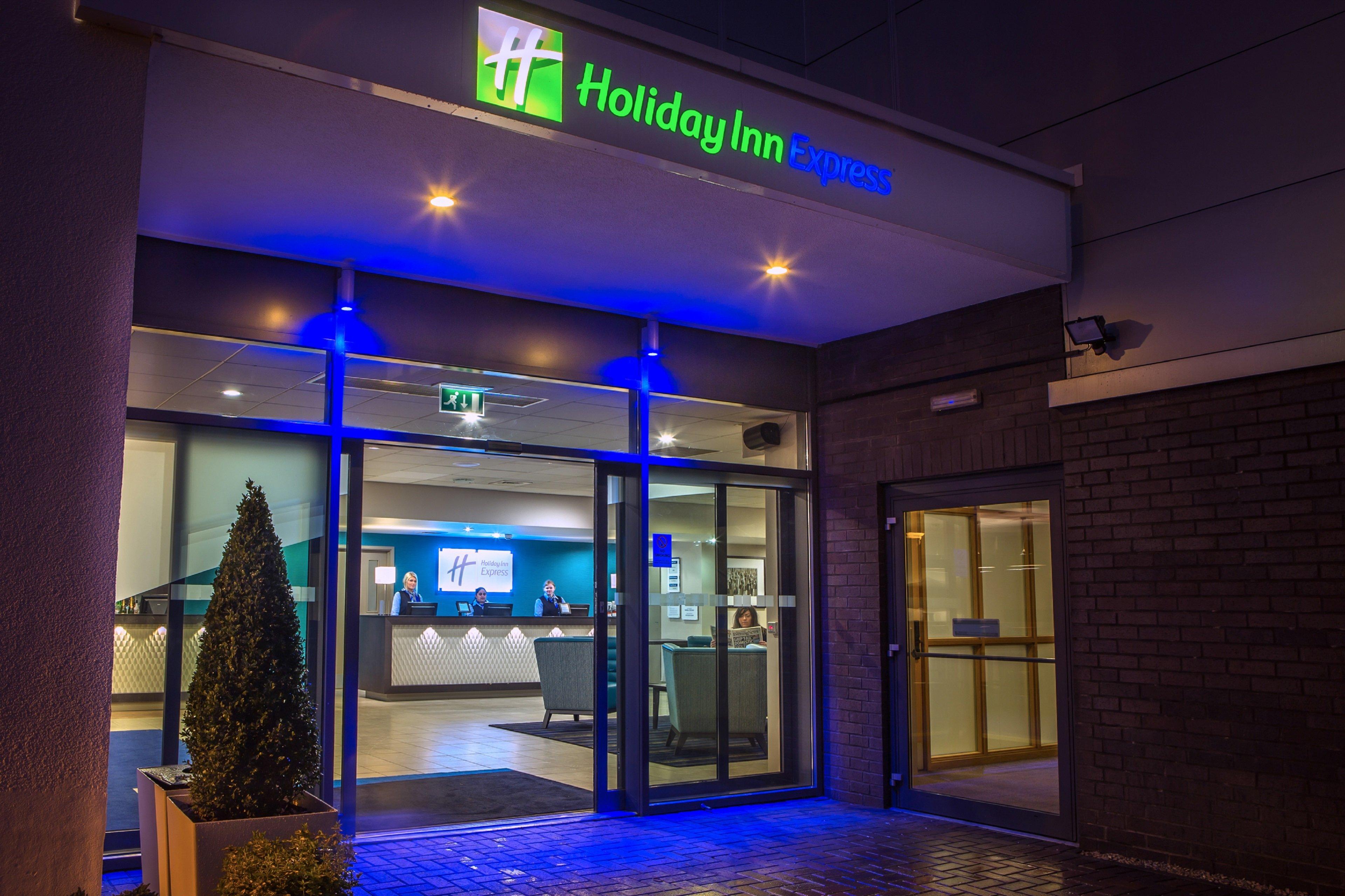 Holiday Inn Express Manchester Airport By Ihg Ringway Экстерьер фото