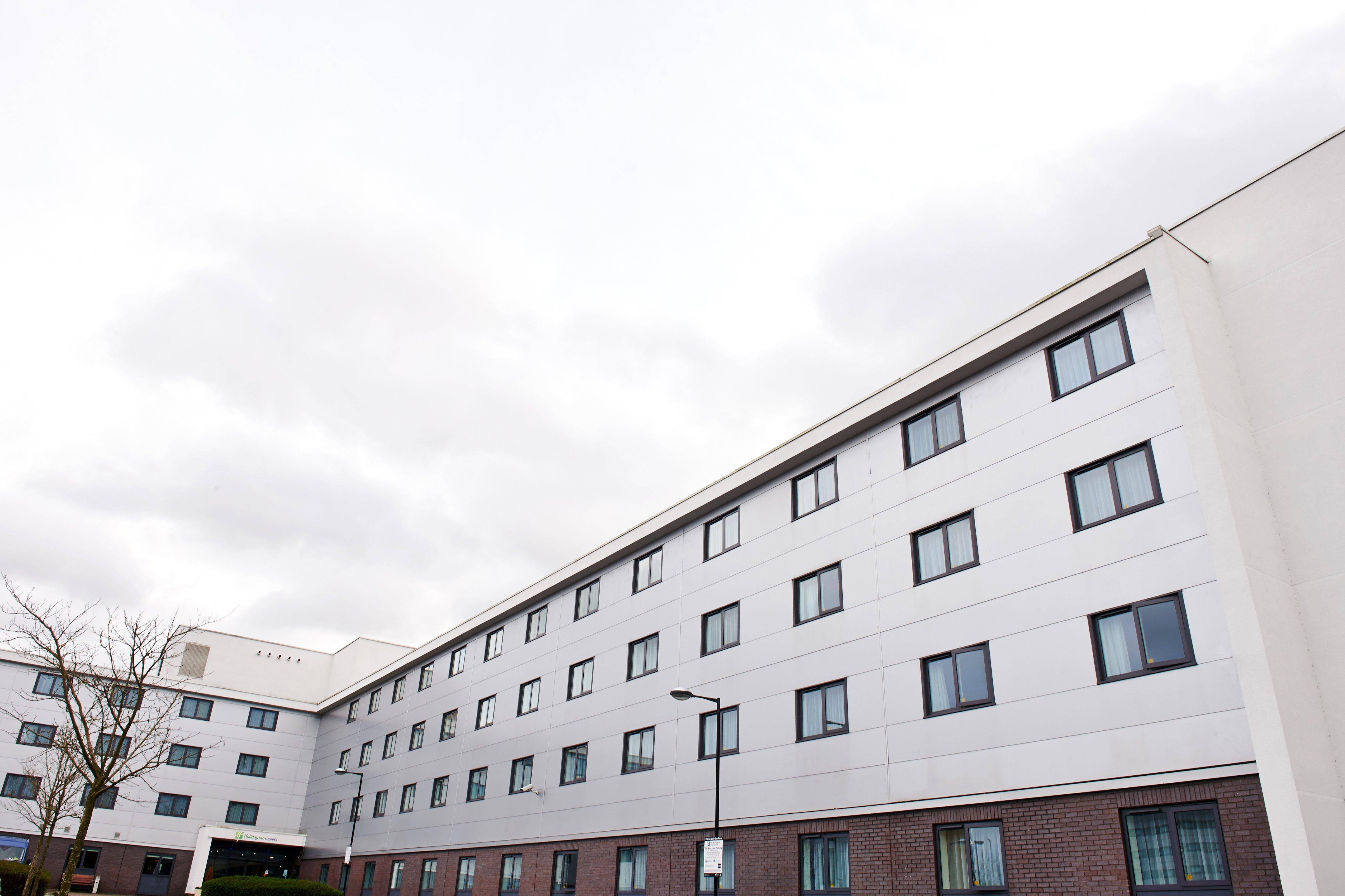 Holiday Inn Express Manchester Airport By Ihg Ringway Экстерьер фото