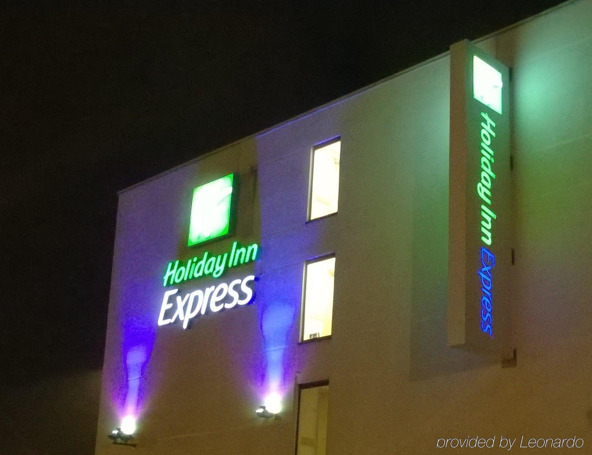 Holiday Inn Express Manchester Airport By Ihg Ringway Экстерьер фото