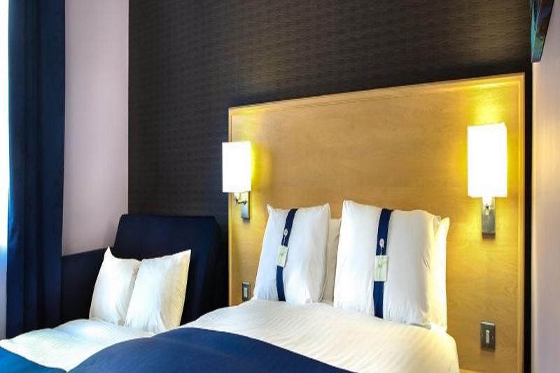 Holiday Inn Express Manchester Airport By Ihg Ringway Экстерьер фото