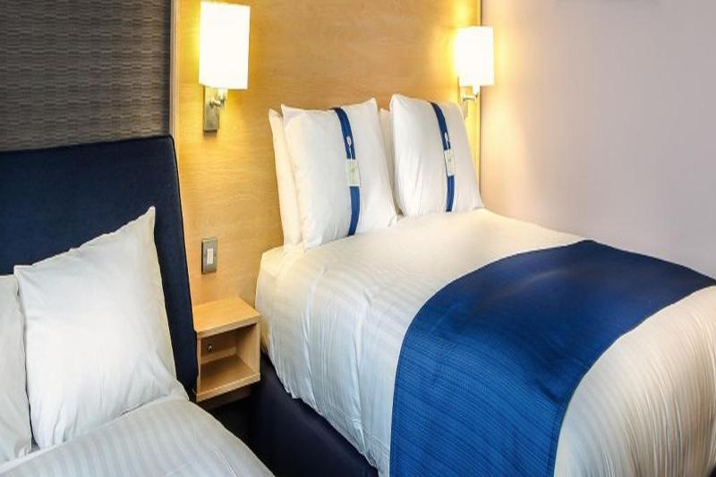 Holiday Inn Express Manchester Airport By Ihg Ringway Экстерьер фото