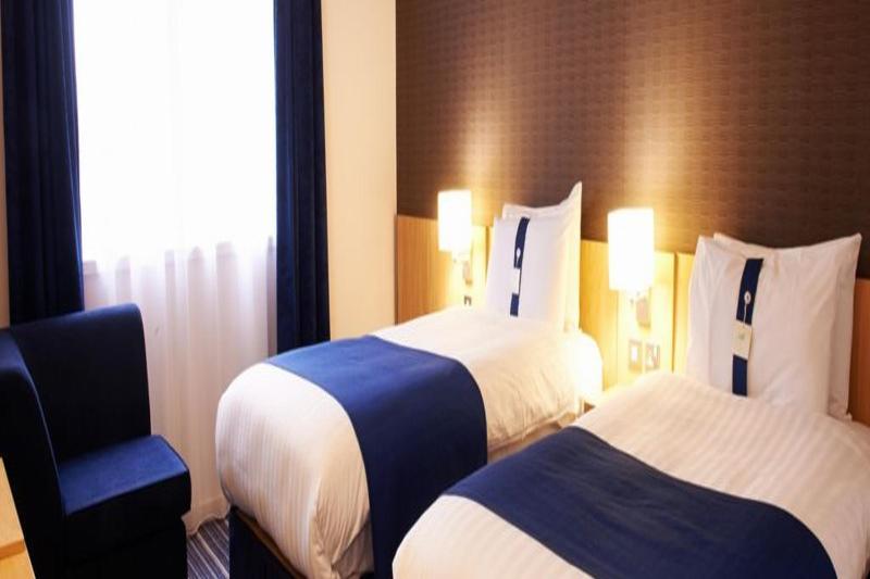 Holiday Inn Express Manchester Airport By Ihg Ringway Экстерьер фото