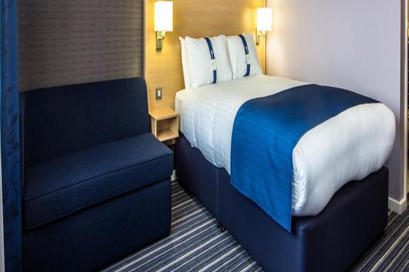 Holiday Inn Express Manchester Airport By Ihg Ringway Экстерьер фото