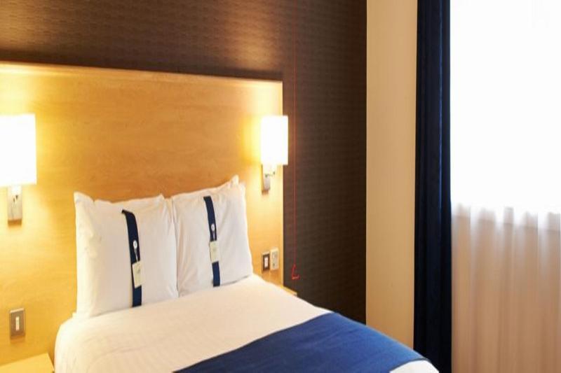Holiday Inn Express Manchester Airport By Ihg Ringway Экстерьер фото