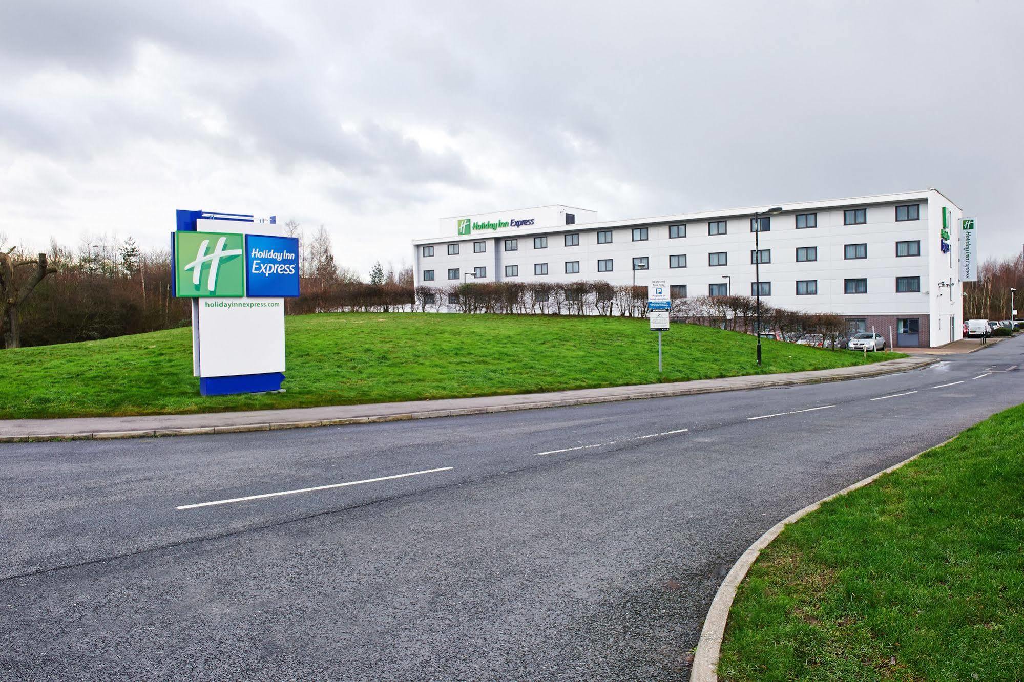 Holiday Inn Express Manchester Airport By Ihg Ringway Экстерьер фото