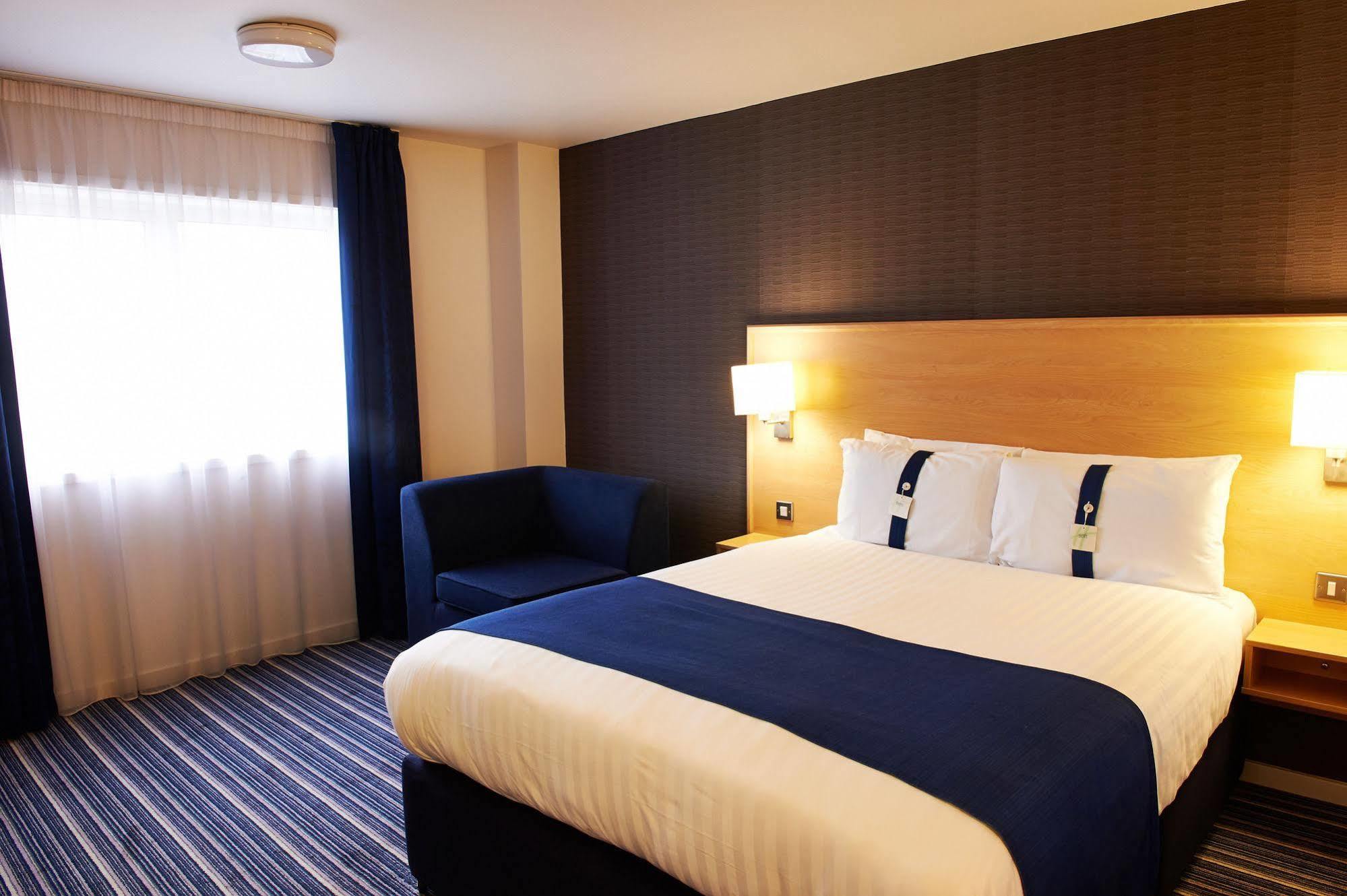 Holiday Inn Express Manchester Airport By Ihg Ringway Экстерьер фото