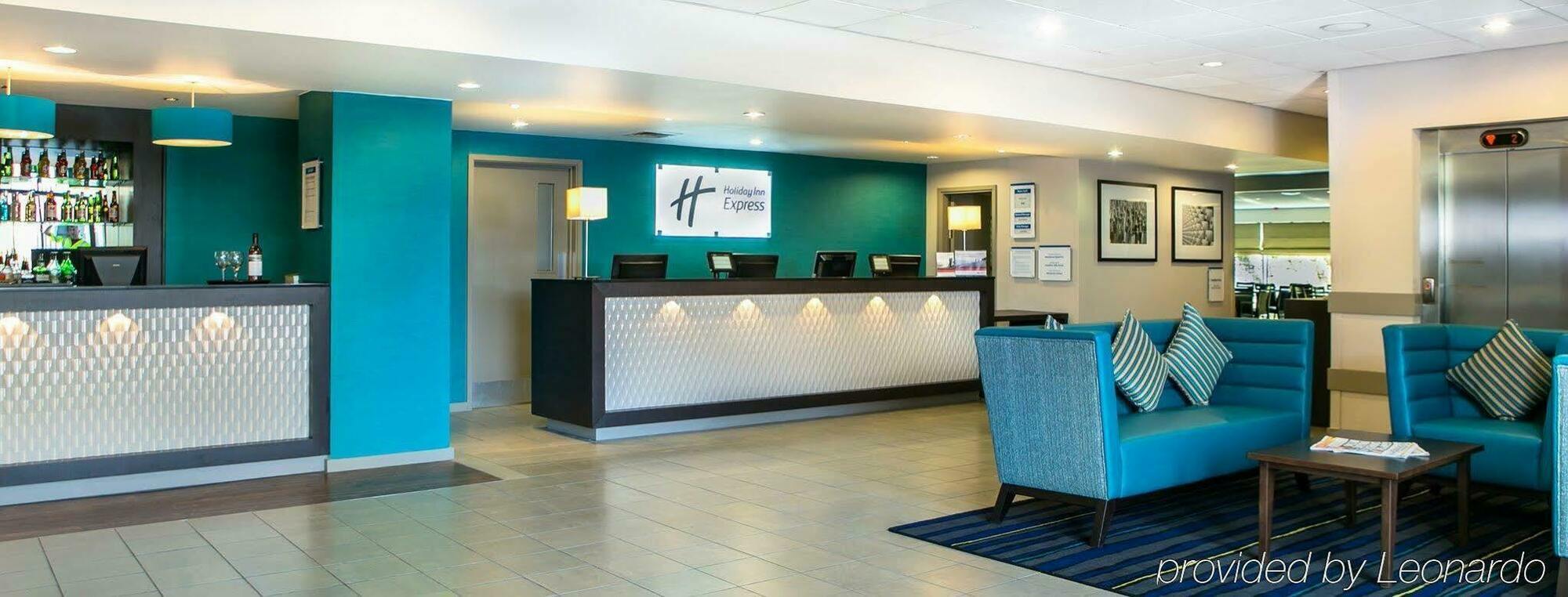 Holiday Inn Express Manchester Airport By Ihg Ringway Экстерьер фото
