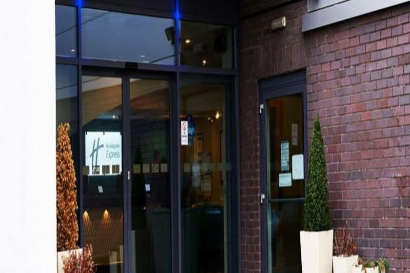 Holiday Inn Express Manchester Airport By Ihg Ringway Экстерьер фото